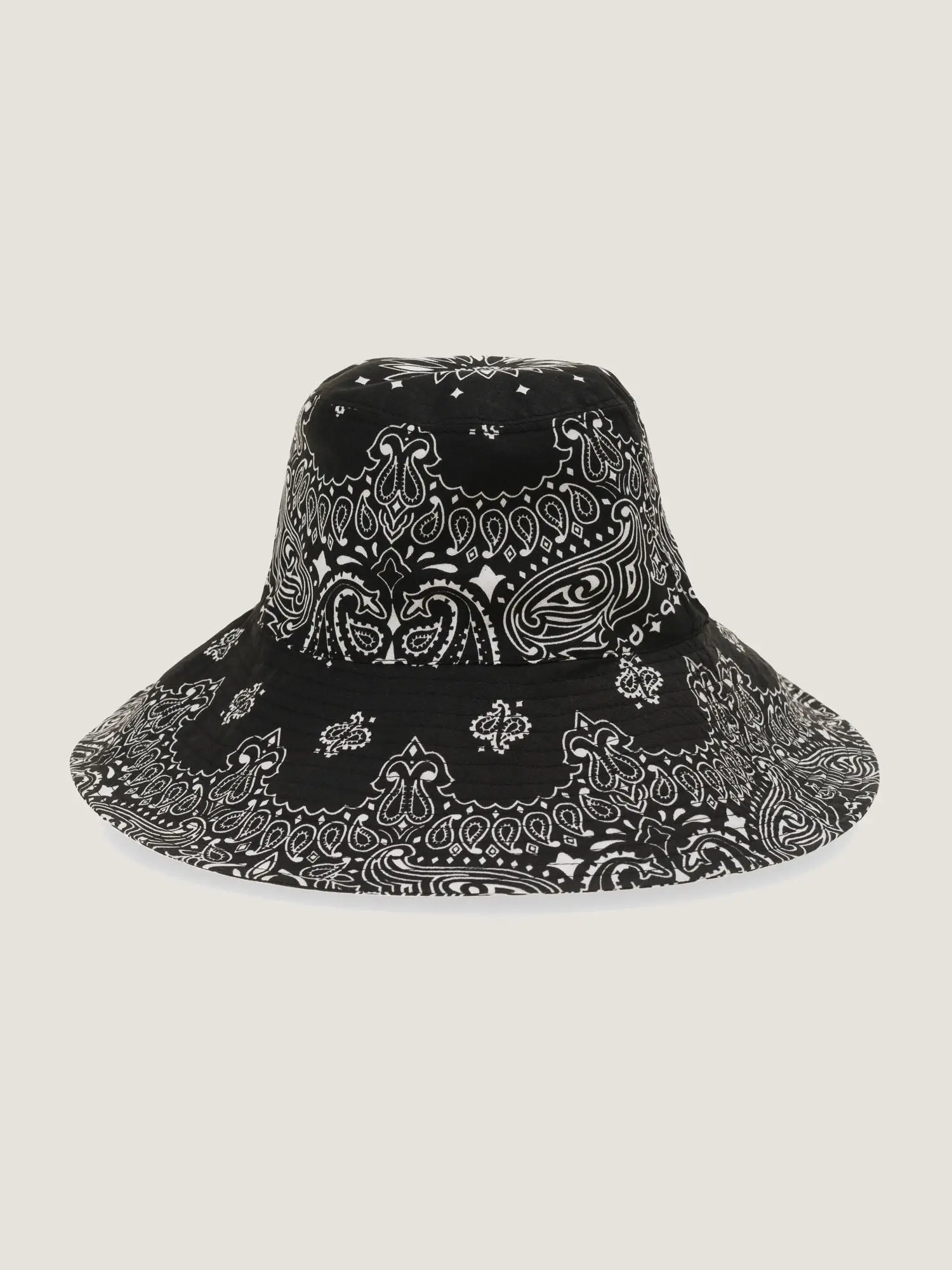Capeline - All Black - Image 3