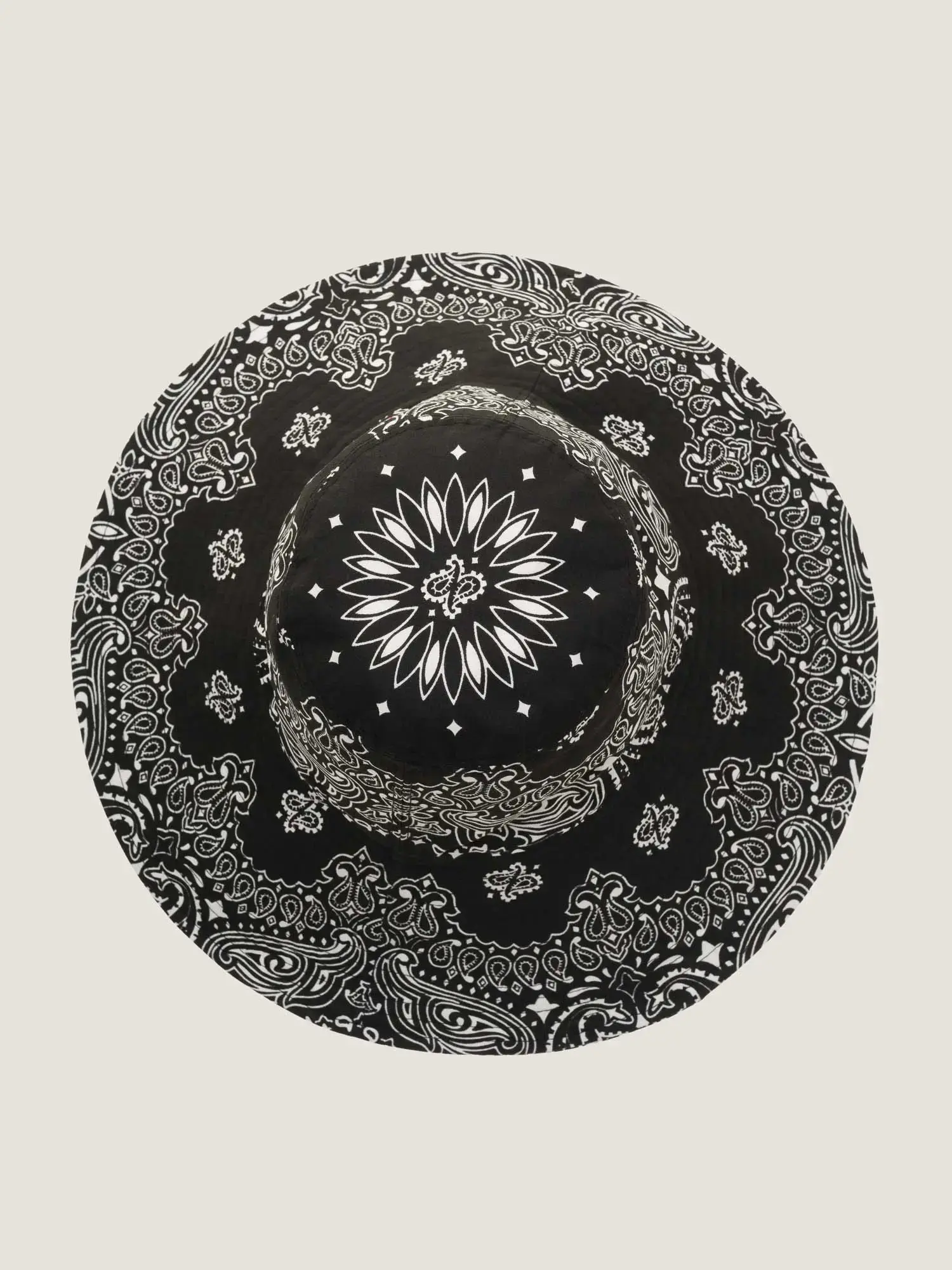 Capeline - All Black - Image 4