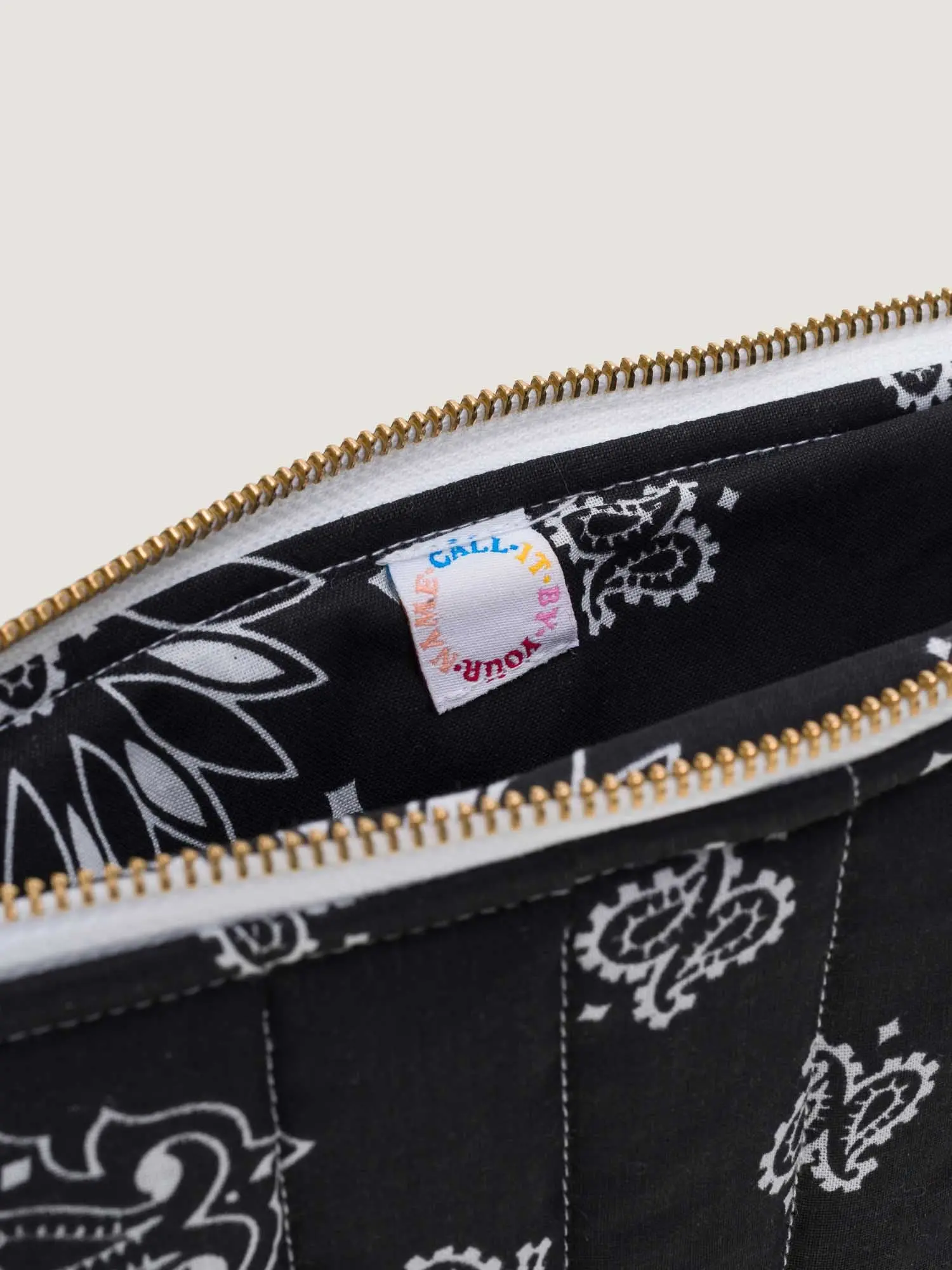 Pochette Zippée Matelassée - YIN & YANG - All Black - Image 3